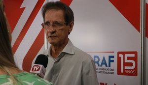 Superintendente do Sebrae visita estande da Jorgraf na Feira Coop