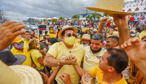 G.G inicia campanha à reeleição com adesivaço na feira livre de Rio Largo