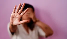 Homem é autuado por agredir mulher que se recusou a faltar ao trabalho