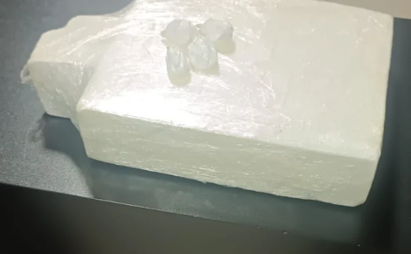 Dupla em moto é presa com mais de 1 kg de cocaína na cintura