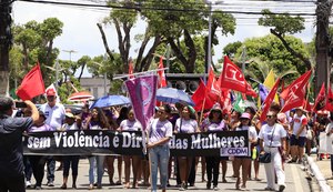 Mulheres realizam ato público no Centro de Maceió