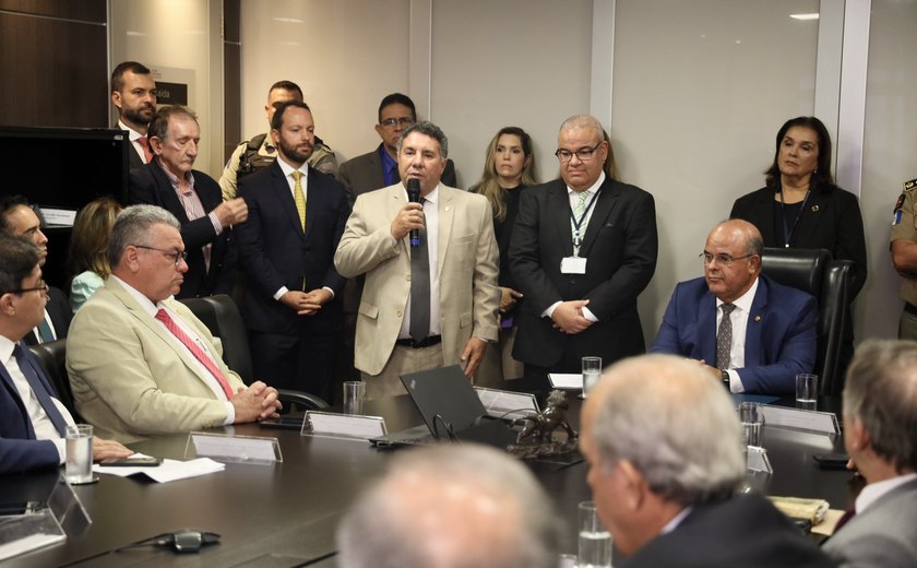 Ex-PGJ Márcio Roberto toma posse como novo desembargador do TJ/AL