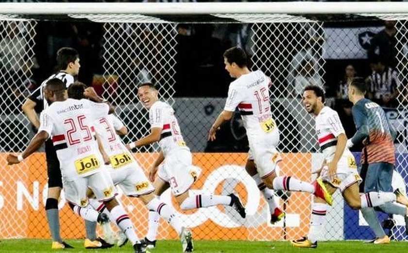 São Paulo vence Botafogo com atuações decisivas de Hernanes e Marcos Guilherme