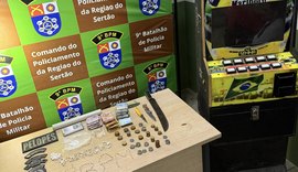 Casal é preso com drogas, armas brancas e máquina caça-níquel em Delmiro Gouveia