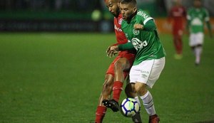 Internacional leva virada, perde pênalti no fim e São Paulo reassume liderança