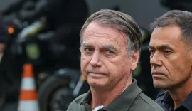 Após retirada de lesões da pele, Jair Bolsonaro volta à prisão domiciliar