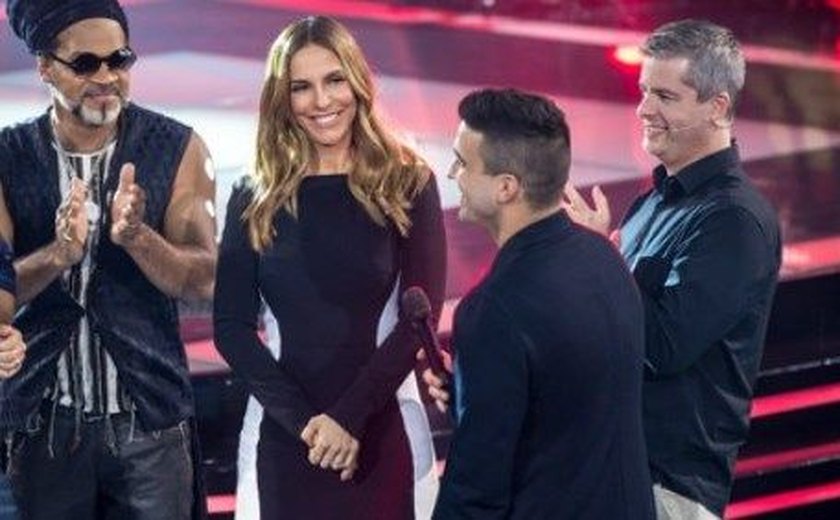 Vestido de R$ 12 mil de Ivete Sangalo emagrece e cria curvas por ilusão de ótica