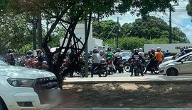 Após viatura do DMTT derrubar motociclista, categoria realiza 'buzinaço' em frente ao órgão municipal