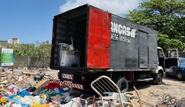 Fiscalização de descarte irregular no Prado apreende caminhões