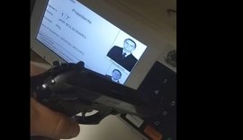 TSE atende ação do PT e proíbe armas nas seções eleitorais