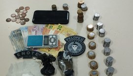 Polícia encontra arma e drogas em mochila infantil após abordagem em Teotônio Vilela