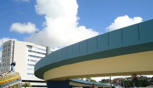 Trecho da Avenida Gustavo Paiva passa por recomposição da pavimentação