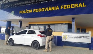 PRF recupera veículo roubado e prende homem por receptação em Rio Largo