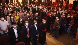 Novo bispo da Diocese de Penedo é recepcionado no Theatro Sete de Setembro