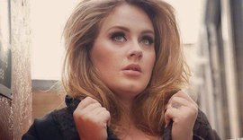 Adele é flagrada aos beijos com outro homem após anúncio de divórcio