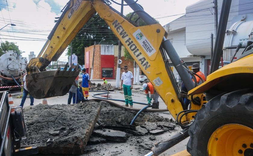 Prefeitura executa ações de drenagem para acabar com alagamentos em Maceió