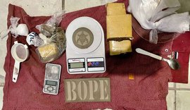 Militares do Bope resgatam refém e apreendem armas e drogas em Maceió