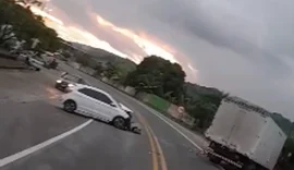 Colisão entre carro de passeio e caminhão-baú deixa uma pessoa ferida em Maribondo