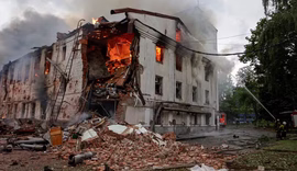 Rússia bombardeia 2ª maior cidade da Ucrânia e mata 3; prefeito cita ataque 'mais poderoso' da guerra
