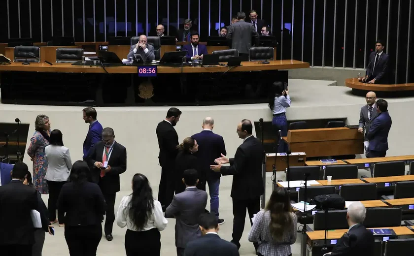Plenário da Câmara dos Deputados repercute derrubada de decreto sobre IOF