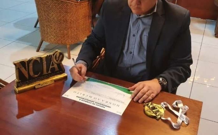 Núcleo de Combate a Improbidade Administrativa concede honraria a Vitor Cansanção