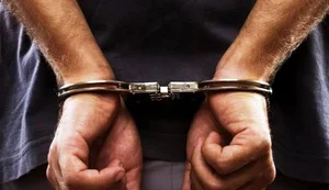Homem é autuado por ameaçar sobrinha com facas em Marechal Deodoro