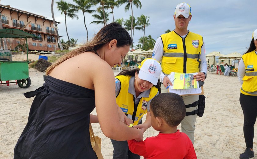 Ronda no Bairro distribui pulseiras de identificação para crianças em praias