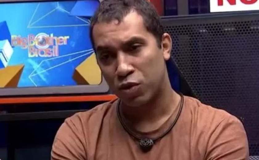 Devastado com a eliminação de Sarah, Gil pede por Paredão e reconhece equívocos: 'Perdão'