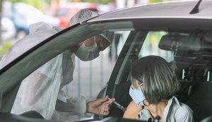Maceió retoma vacinação contra Covid-19 para pessoas com 37 anos neste domingo