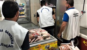 Cerca de 300 kg de produtos são apreendidos e setor de supermercado é interditado na orla