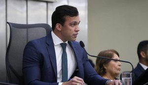 Deputado fiscaliza e cobra climatização das salas de aulas em escolas públicas