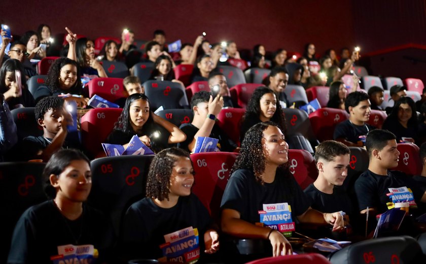 Alunos de Atalaia/AL têm 'Aulão' inédito do SAEB em cinema de Maceió