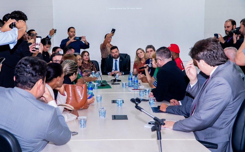 Câmara de Maceió recebe trabalhadores da Educação para discutir pautas da greve