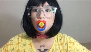Adultos que usam chupetas para lidar com traumas podem entortar os dentes