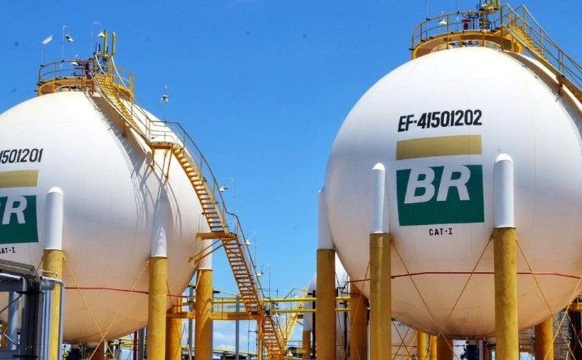 Petrobras prorroga acordo coletivo de trabalho até novembro