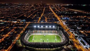 Uruguai vence o Chile no Maracanã e termina na liderança do Grupo C