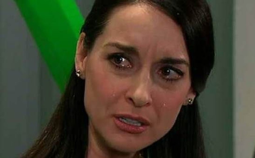 Beatriz diz para mãe que Leonardo a estuprou e está grávida em Amores Verdadeiros