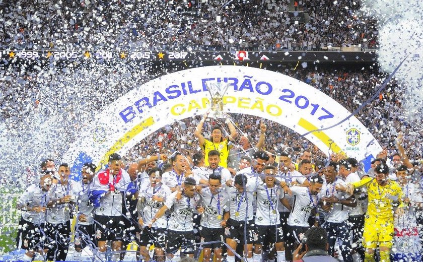 Corinthians promete colocar premiação do hepta em dia até o fim de janeiro