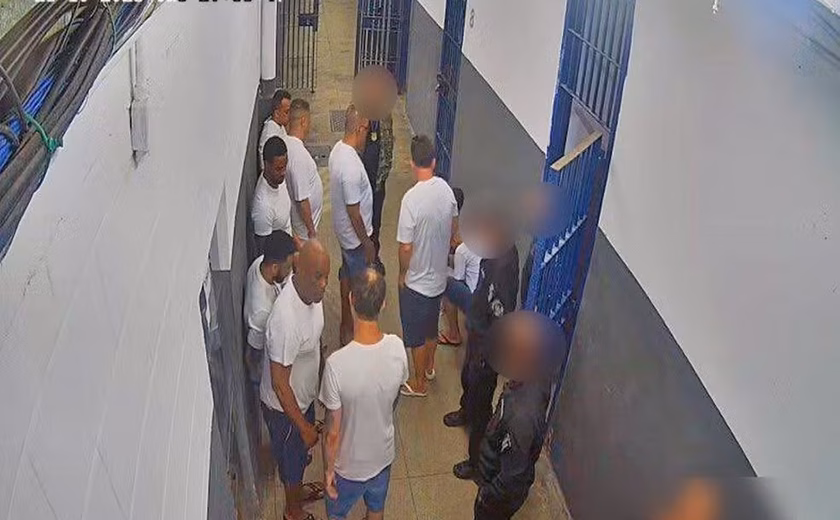Cúpula do Comando Vermelho é transferida para cadeia de segurança máxima no Rio antes ser levada a presídio federal