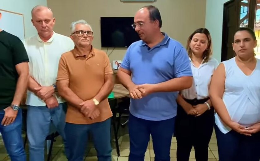 Prefeito apresenta proposta de reajuste salarial acima da inflação para professores de Junqueiro