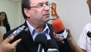 Luciano Barbosa não assumiu Governo de Alagoas para tirar férias