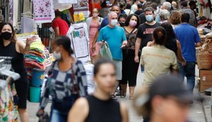 Brasil registra 135.080 novos casos de Covid-19 e mais 296 mortes neste domingo (23)