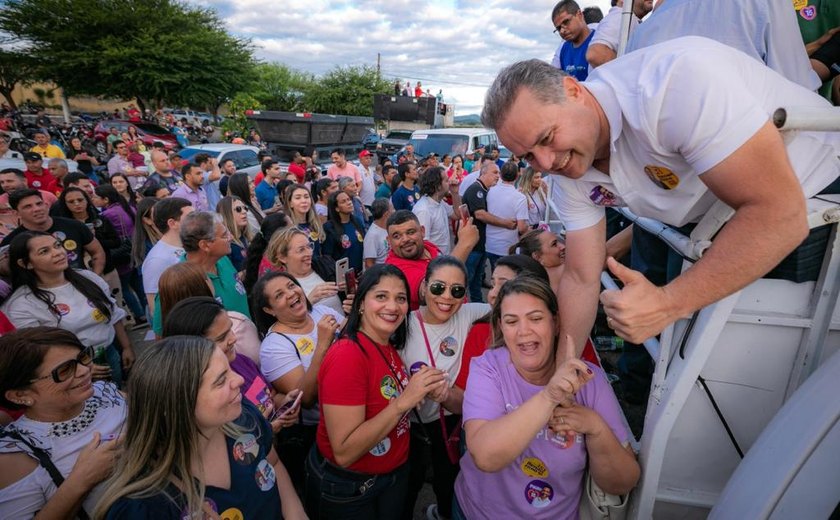 Em primeira carreata, Renan Filho recebe apoio da população em seis cidades do Sertão