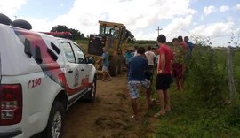 Mulher que andava em moto morre atropelada por retroescavadeira em Arapiraca
