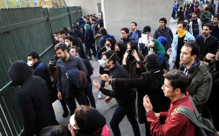 Ao menos 23 morrem em protestos no Irã, diz mídia estatal