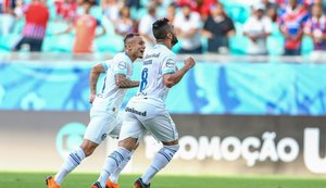 Grêmio vence o Bahia na Fonte Nova e vira vice-líder