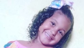Menina de 4 anos morre ao cair em cratera de obra abandonada em Murici