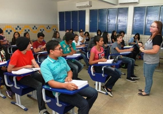 Evasão escolar no ensino médio da rede estadual cai 60% nos últimos 10 anos
