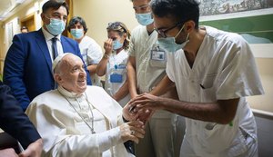 Papa agradece orações de fiéis por sua saúde
