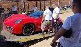 Porsche e SW4 apreendidos na Operação Maligno são trazidos de Petrolina para Maceió